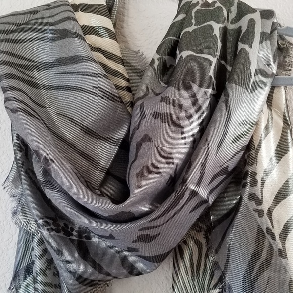 Animal print metalic shimmer scarf - Picture 3 of 7